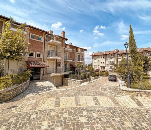 Tirane, jepet me qera Vile 3 Katshe , 300 m² 3.500 € (Rezidenca Secret Garden, TEG)