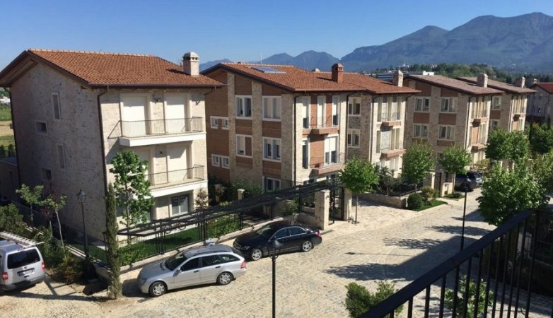 Tirane, jepet me qera Vile 3 Katshe , 300 m² 3.500 € (Rezidenca Secret Garden, TEG)