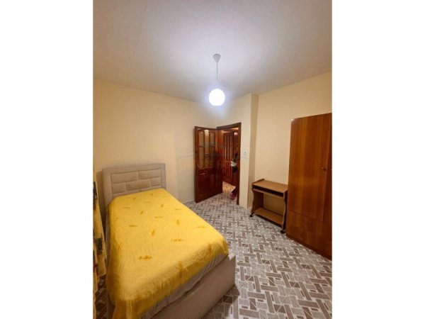 Tirane, jepet me qera apartament 3+1 Kati 4, 87 m² 600 € (Rruga Hamit Shijaku, Bulevardi Zogu I)