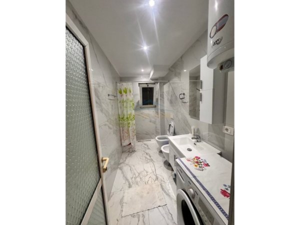 Tirane, jepet me qera apartament 3+1 Kati 4, 87 m² 600 € (Rruga Hamit Shijaku, Bulevardi Zogu I)