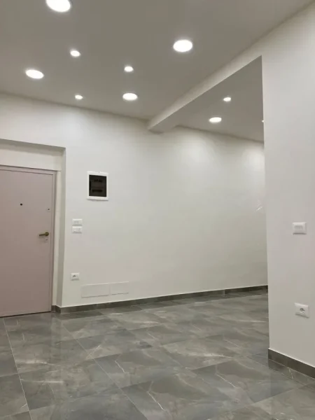 Tirane, shitet dyqan Kati 0, 70 m² 490.000 € (dyqan ne shitje komuna parisit)
