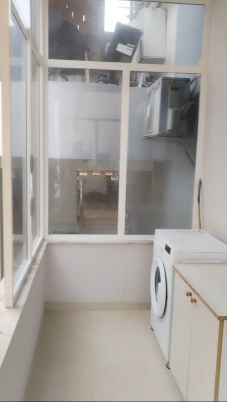 Tirane, jepet me qera apartament 1+1 Kati 2, 65 m² 450 €