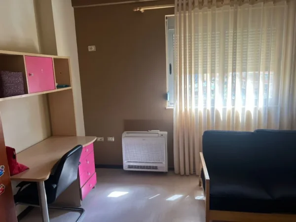 Tirane, jepet me qera apartament 2+1 Kati 3, 116 m² 550 € (astir)