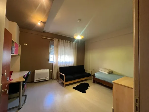 Tirane, jepet me qera apartament 2+1 Kati 3, 116 m² 550 € (astir)