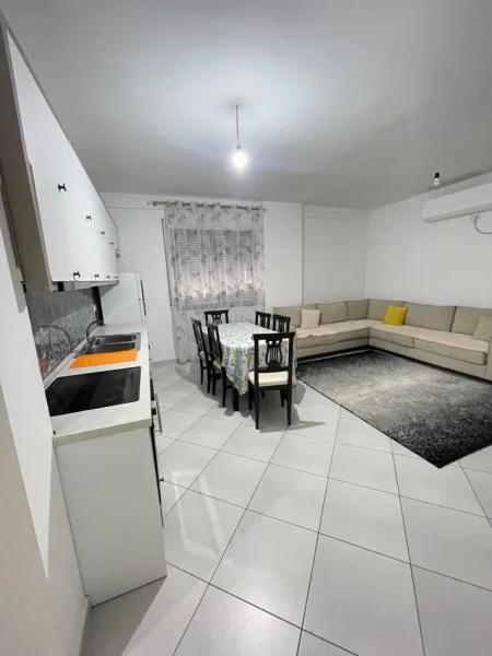 Tirane, jepet me qera apartament 3+1 , 136 m² 600 € 