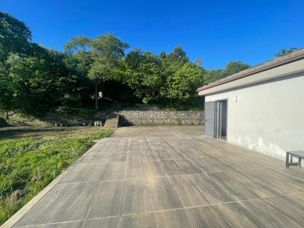 SHITET SHTEPI PRIVATE +TOKE NE VISHNJE