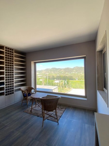 SHITET SHTEPI PRIVATE +TOKE NE VISHNJE