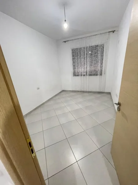 Shqiperi, jepet me qera apartament 3+1 , 136 m² 600 € (ASTIR)