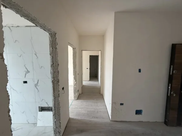 Tirane, shitet apartament 2+1+Ballkon , 98 m² 135.000 € (Urban Gate, Astir)