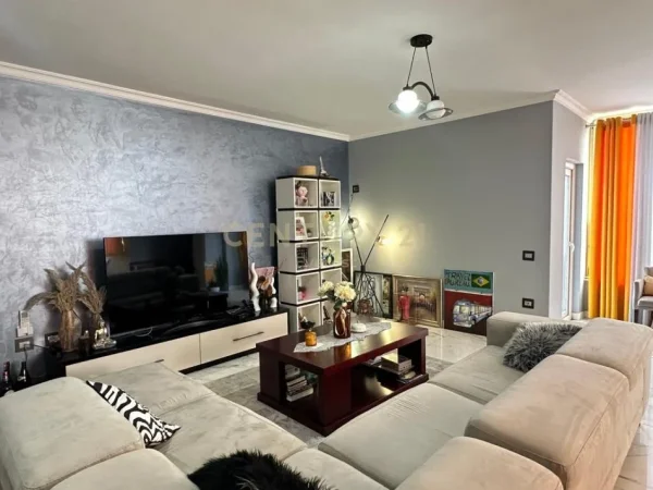 Tirane, shitet apartament 3+1 Kati 2, 160 m² 200.000 € 