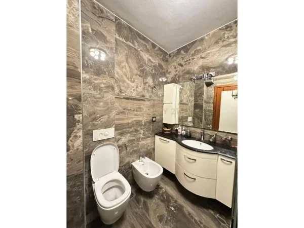 Tirane, shitet apartament 3+1 Kati 2, 160 m² 200.000 € 