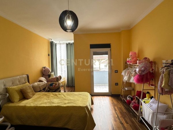 Tirane, shitet apartament 3+1 Kati 2, 160 m² 200.000 € 