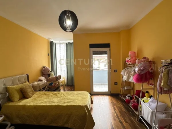 Tirane, shitet apartament 3+1 Kati 2, 160 m² 200.000 € 
