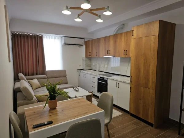 Tirane, jepet me qera apartament 1+1 Kati 4, 64 m² 600 € (Inxhinieria e Ndertimit) 21 Dhjetori