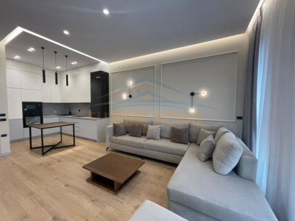 Tirane, jepet me qera apartament 1+1+Ballkon Kati 8, 76 m² 1.000 € (Square21)