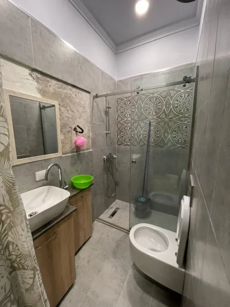 Durres, jepet me qera apartament 1+1 , 450 € (Vollga)