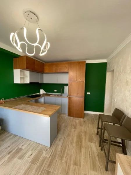 Durres, jepet me qera apartament 1+1 , 450 € (Vollga)