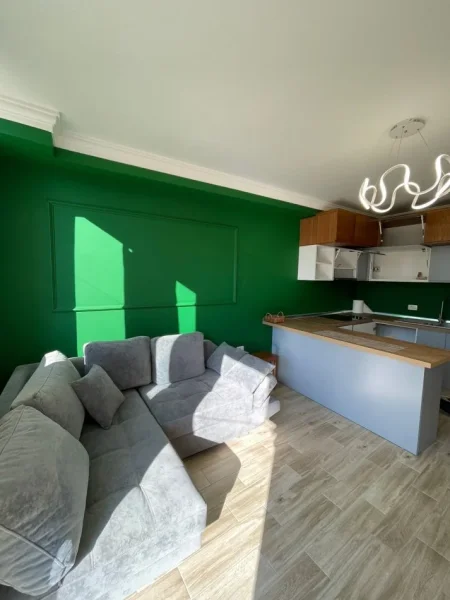 Durres, jepet me qera apartament 1+1 , 450 € (Vollga)