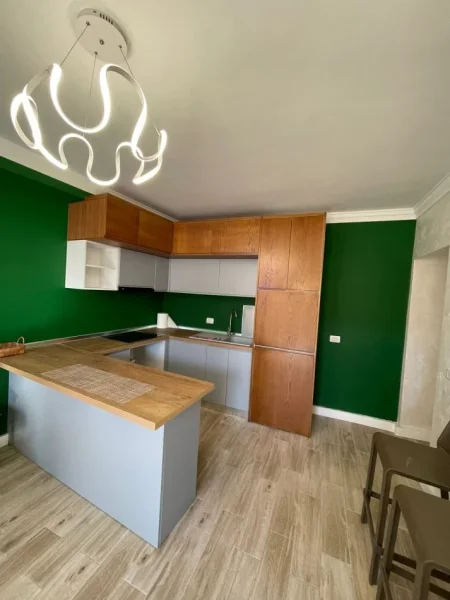 Durres, jepet me qera apartament 1+1 , 450 € (Vollga)