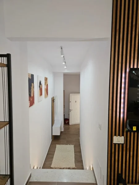Tirane, jepet me qera apartament 1+1 Kati 2, 64 m² 600 € (21 Dhjetori)