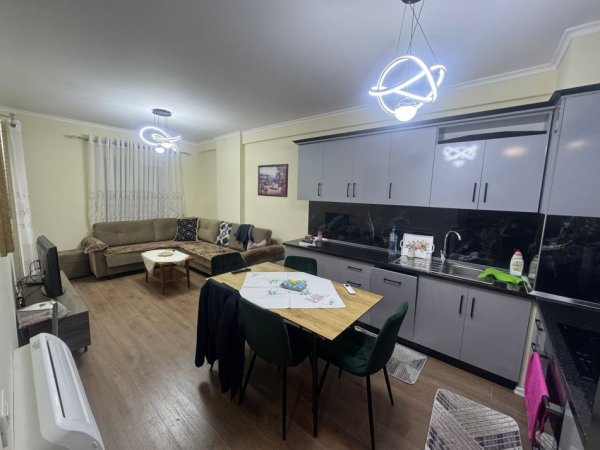 Tirane, jepet me qera apartament 2+1 Kati 1, 500 € 