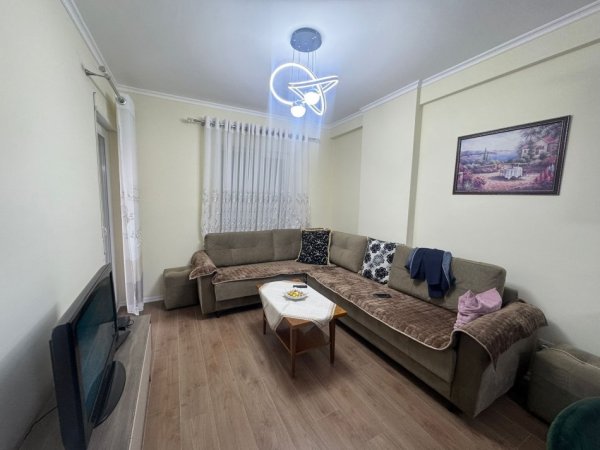 Tirane, jepet me qera apartament 2+1 Kati 1, 500 € 