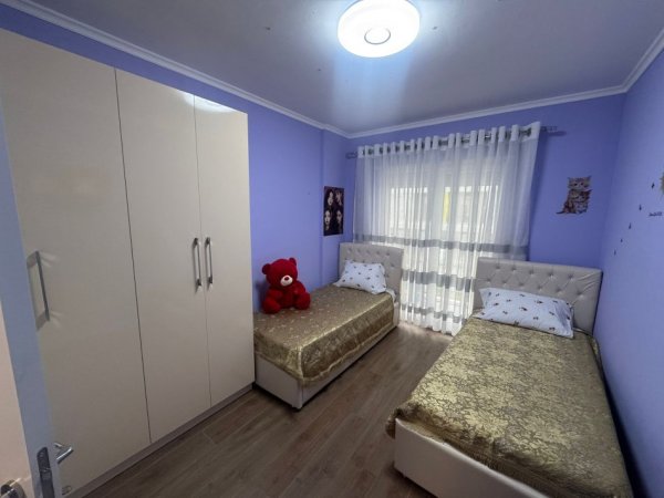 Tirane, jepet me qera apartament 2+1 Kati 1, 500 € 