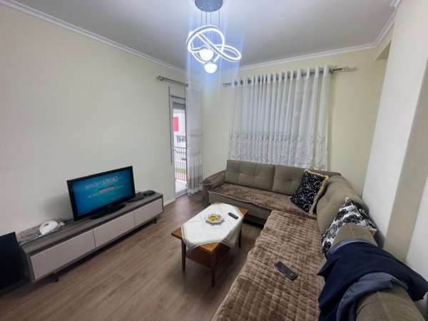 Tirane, jepet me qera apartament 2+1 Kati 1, 500 € 