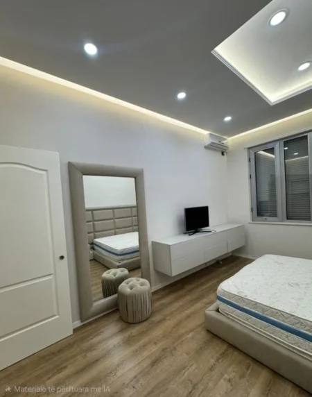 Tirane, jepet me qera apartament 2+1+Ballkon , 120 m² 1.000 € (pazari i ri)