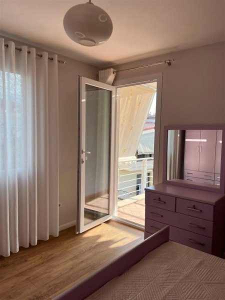 Tirane, jepet me qera apartament 2+1 Kati 2, 110 m² 800 € (Qyteti Studenti)