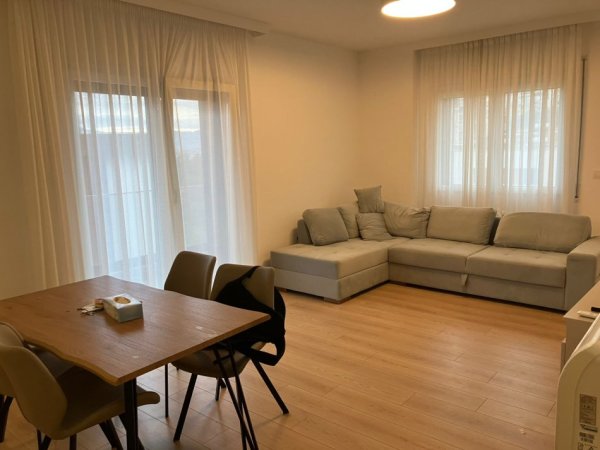 Tirane, jap me qera apartament 3+1+Ballkon Kati 4, 95 m² 800 € (Kopshti botanik)