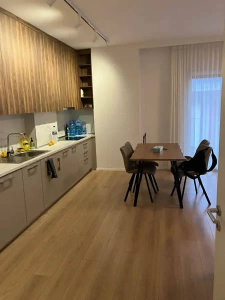 Tirane, jap me qera apartament 3+1+Ballkon Kati 4, 95 m² 800 € (Kopshti botanik)