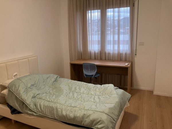 Tirane, jap me qera apartament 3+1+Ballkon Kati 4, 95 m² 800 € (Kopshti botanik)