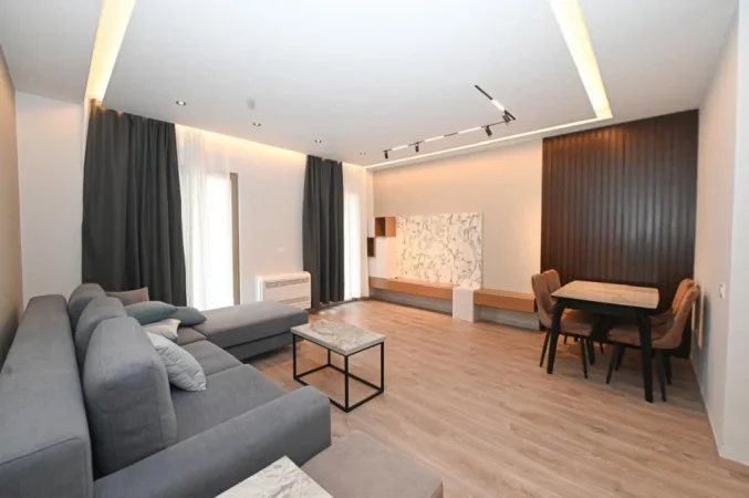 Tirane, jepet me qera apartament 2+1+2 + 1 post parkim Kati 7, 125 m² 1.300 € (Kompleksi Delijorgji)