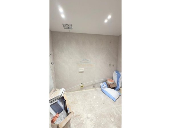 Tirane, jepet me qera zyre Kati 10, 143 m² 1.800 € (Ish Ekspozita, Bulevardi Gjergj Fishta)