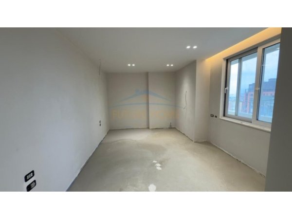 Tirane, jepet me qera zyre Kati 10, 143 m² 1.800 € (Ish Ekspozita, Bulevardi Gjergj Fishta)