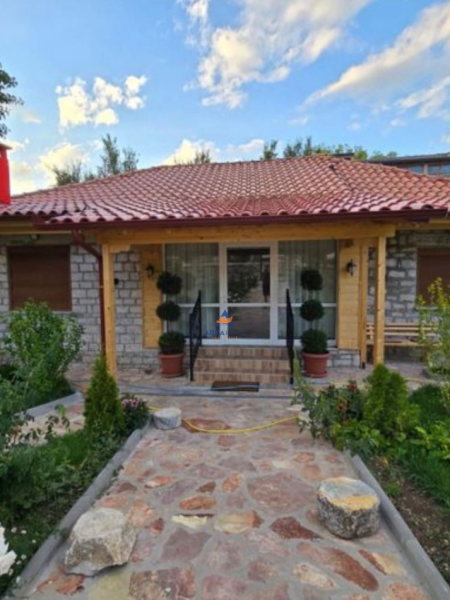 Korce, shitet shtepi 1+1 Kati 3, 518 m² 175.000 € (KORCË, VOSKOPOJË)