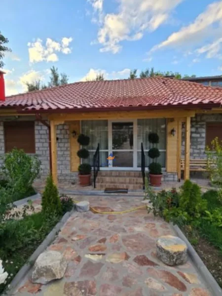 Korce, shitet shtepi 1+1 Kati 3, 518 m² 175.000 € (KORCË, VOSKOPOJË)