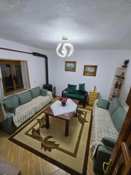 Korce, shitet shtepi 1+1 Kati 3, 518 m² 175.000 € (KORCË, VOSKOPOJË)