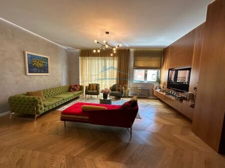 Tirane, shitet apartament 3+1 , 267 m² 800.000 € 