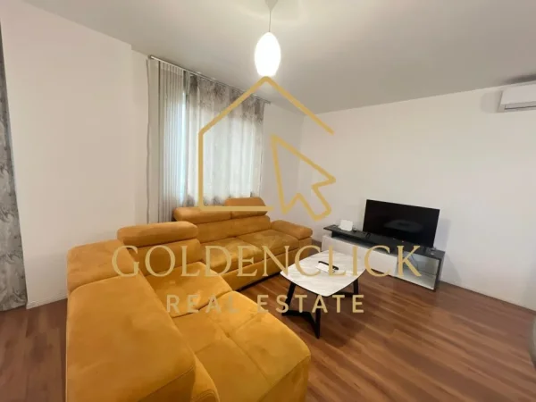 Tirane, jepet me qera 2+1 , 650 € 