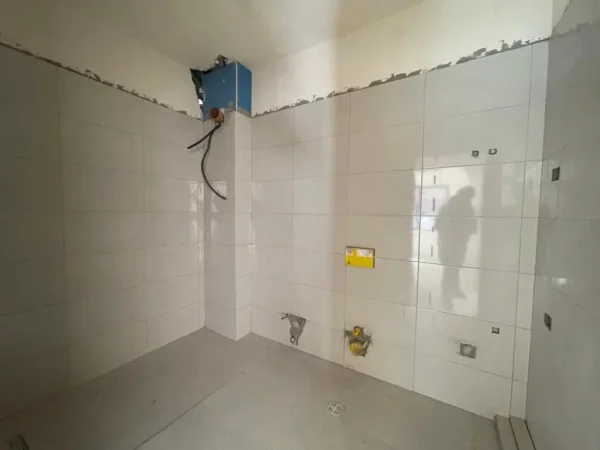 Tirane, shitet apartament 2+1 Kati 6, 161.000 € 