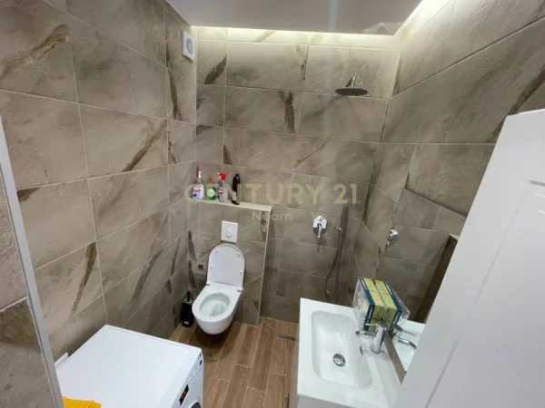 Tirane, jepet me qera apartament 2+1+Ballkon Kati 1, 103 m² 800 € (Kopshti Botanik)