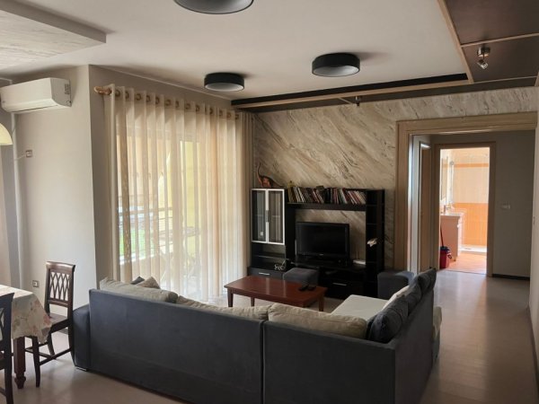 Tirane, jepet me qera apartament 2+1+Aneks+Ballkon Kati 3, 116 m² 550 € (astir)