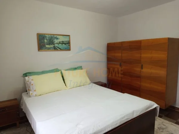 Tirane, jepet me qera apartament 2+1 Kati 5, 70 m² 550 € (Pazari i Ri, Shkolla e Kuqe)