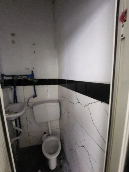 Tirane, jepet me qera Kati 0, 23 m² 700 €