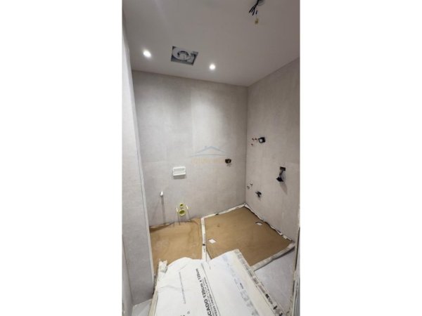 Tirane, jepet me qera apartament 3+1 Kati 10, 143 m² 1.800 € 