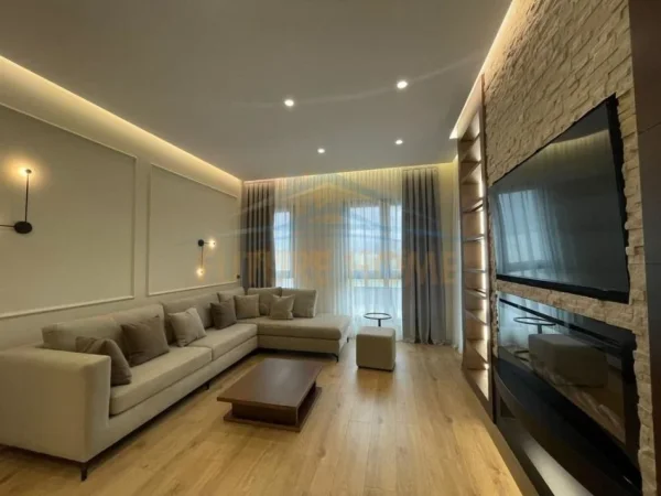 Shqiperi, jepet me qera apartament 1+1 Kati 8, 76 m² 1.000 € 