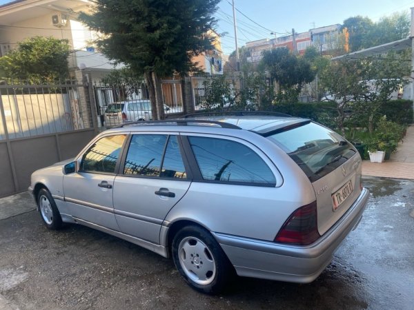 Tirane, shes makine me portobagazh Mercedes Benz C clas Nafte, gri metalizato manuale Kondicioner 1.800 €
