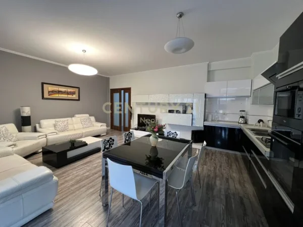 Tirane, jepet me qera apartament 2+1+Ballkon Kati 3, 107 m² 700 € (FZ)